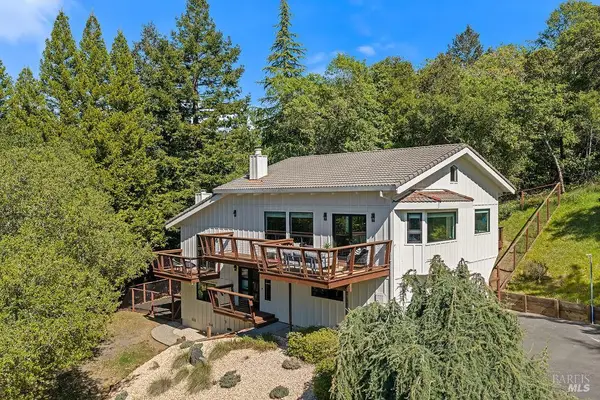 913 Valley View Drive, Healdsburg, CA 95448