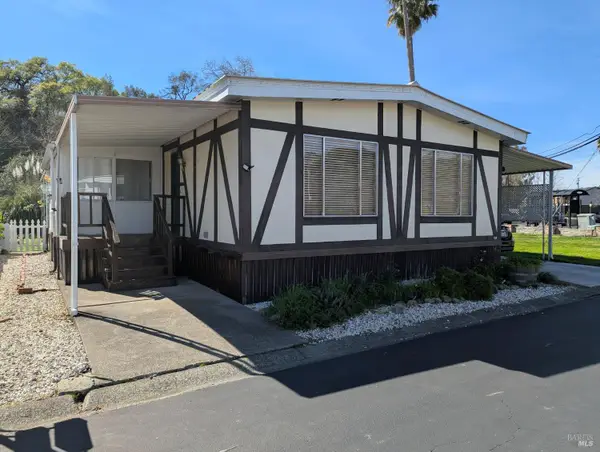 8 Camellia Drive, Calistoga, CA 94515