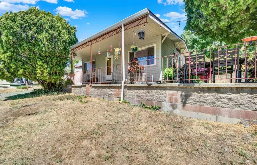 348 Vine Street, Vacaville, CA 95688 - #2