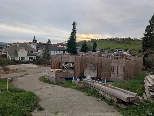 3695 Wyndemere Circle, Santa Rosa, CA 95403