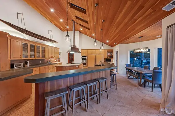 801 Samantha Court, Healdsburg, CA 95448