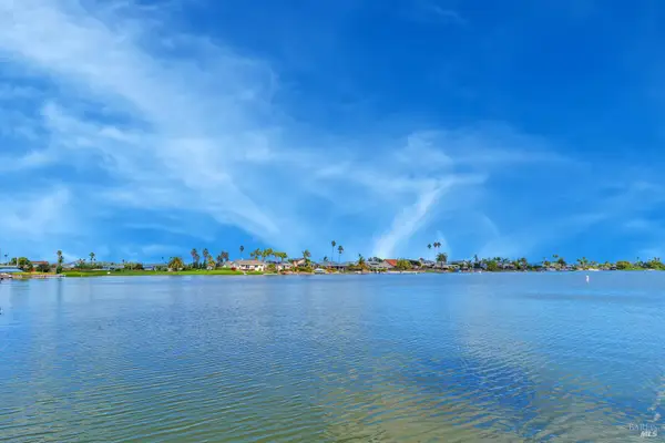 45 Del Oro Lagoon Drive, Novato, CA 94949