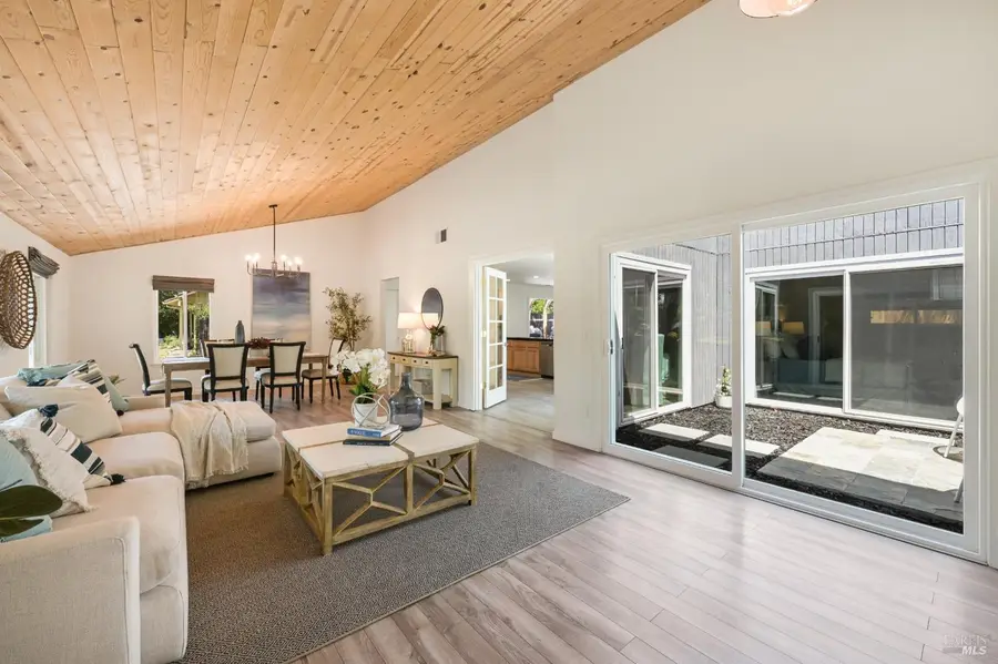 1821 Sherwood Court, Santa Rosa, CA 95405 - #2