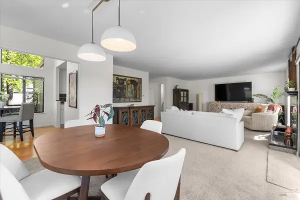 1367 Sylvan Court, Healdsburg, CA 95448