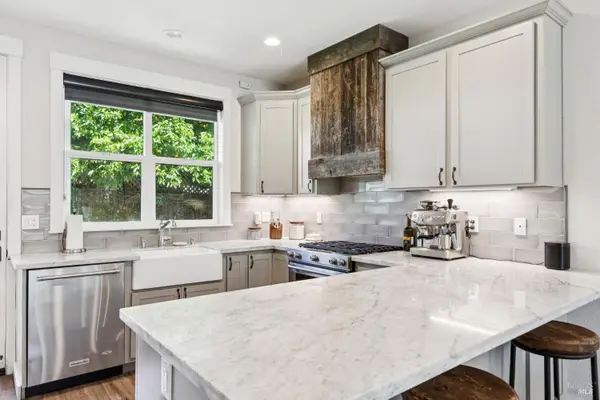 300 Hatchery Lane, Sonoma, CA 95476