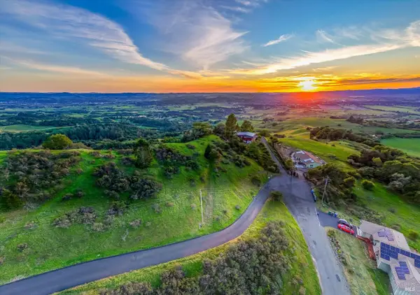 6048 Hyland Way, Penngrove, CA 94951