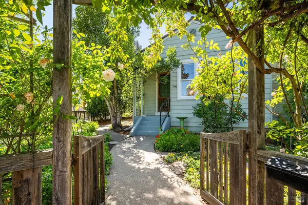 796 S High St Street, Sebastopol, CA 95472