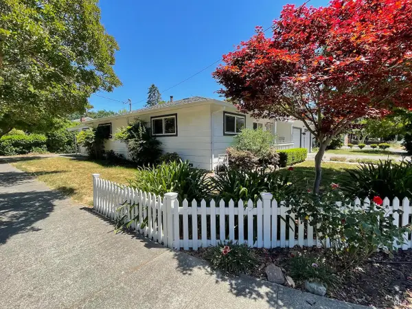 1690 Beaver Street, Santa Rosa, CA 95404