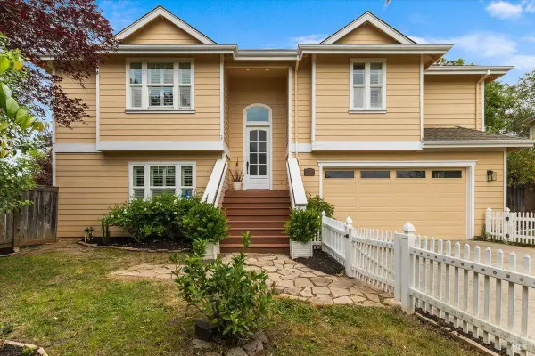 103 Paul Wittke Drive, Healdsburg, CA 95448