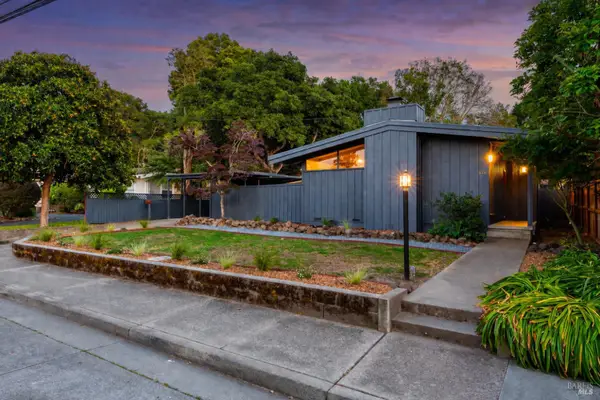 626 Sunnyslope Avenue, Petaluma, CA 94952