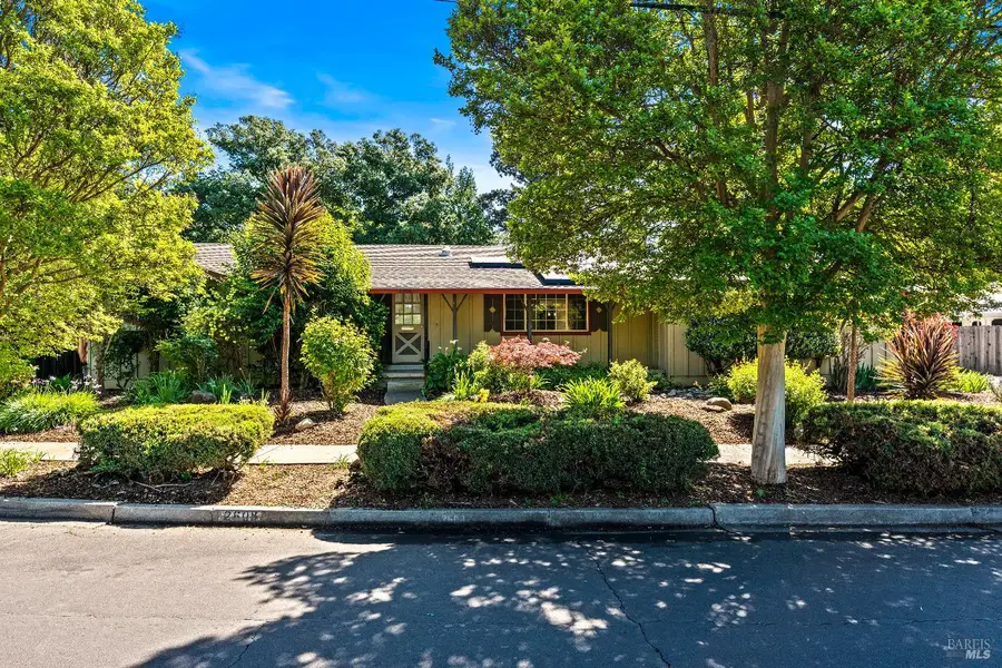 2608 W Pueblo Avenue, Napa, CA 94558 - #2