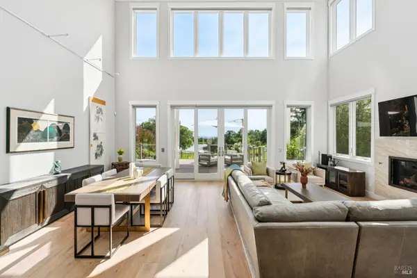 4990 Lakepointe Circle, Santa Rosa, CA 95403