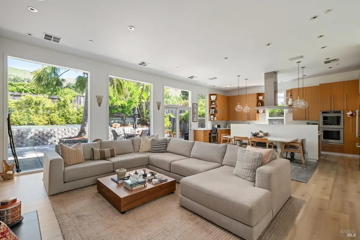 704 Las Colindas Road, San Rafael, CA 94903 - #1