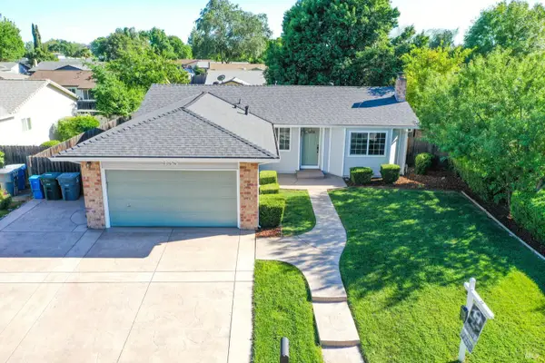 935 W F Street, Dixon, CA 95620