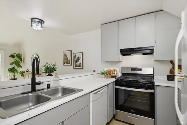 7681 Camino Colegio, Rohnert Park, CA 94928