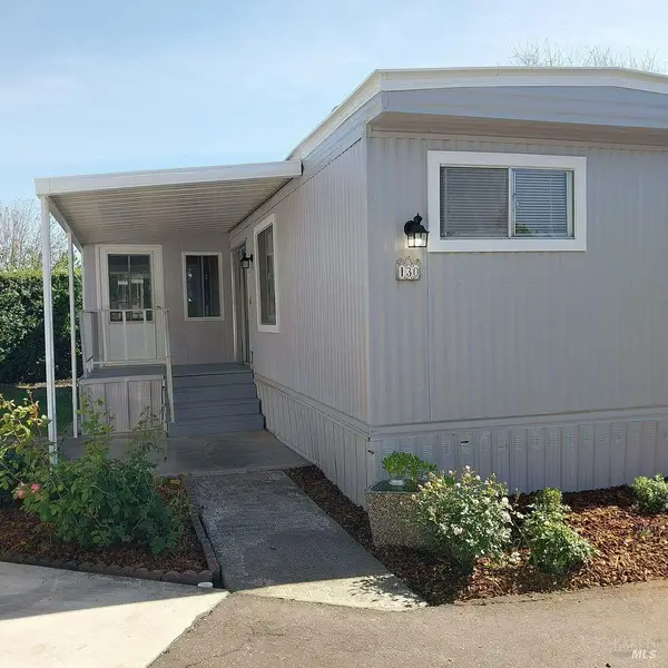 130 Candlewood Drive, Petaluma, CA 94954