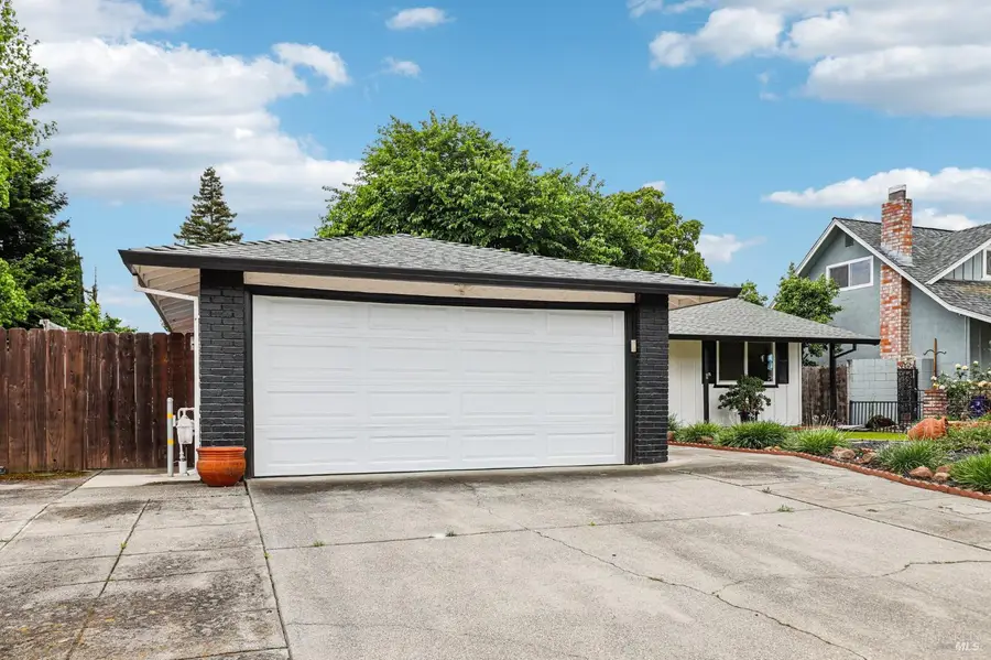 214 Albany Avenue, Vacaville, CA 95687 - #3