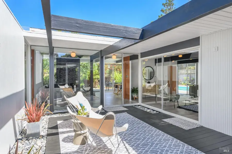 27 Sao Augustine Way, San Rafael, CA 94903 - #3