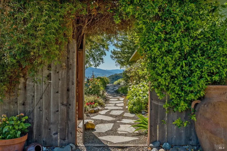 1455 Oak Knoll Road, Ukiah, CA 95482 - #2