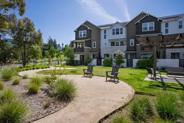 475 Semillon Lane, Santa Rosa, CA 95403