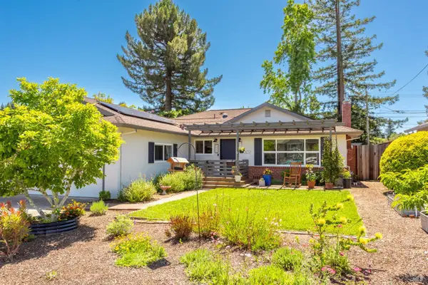 7925 Juanita Court, Sebastopol, CA 95472