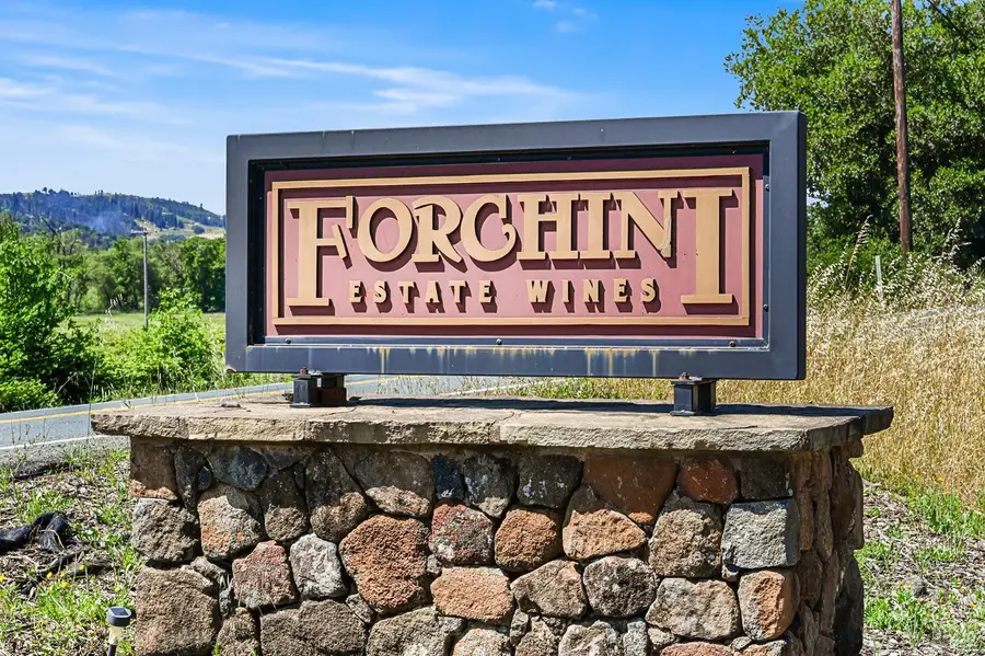 5143 Dry Creek Road, Healdsburg, CA 95448 - #2