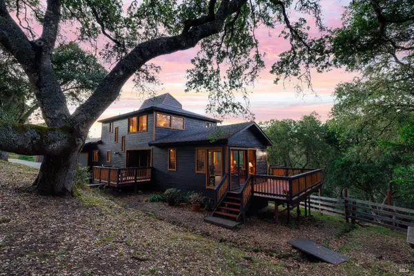 17400 Taylor Lane, Occidental, CA 95465
