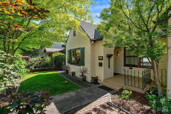 517 Johnson Street, Healdsburg, CA 95448