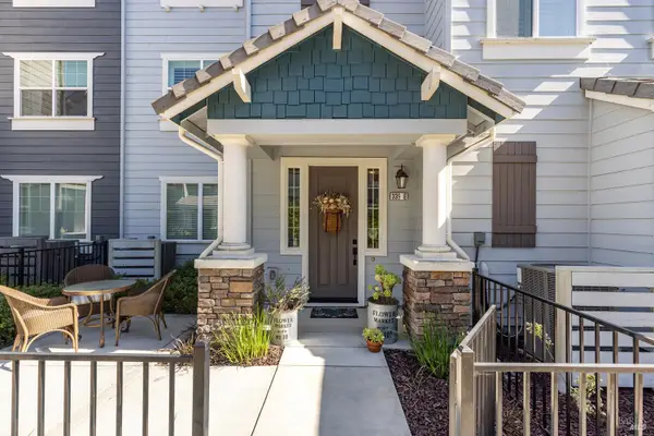 339 Pear Tree Terrace #E, Napa, CA 94558