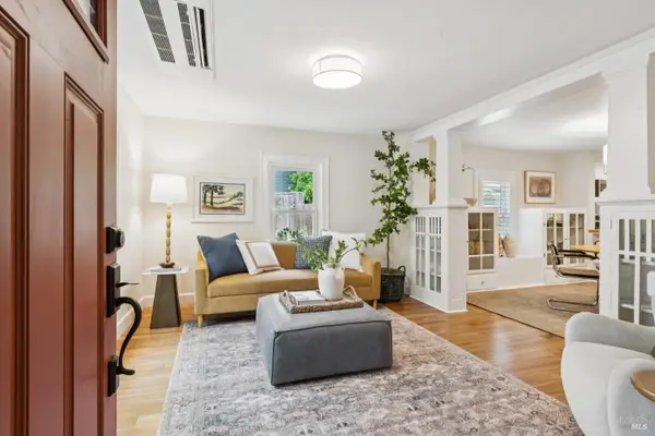 236 Powell Avenue, Healdsburg, CA 95448