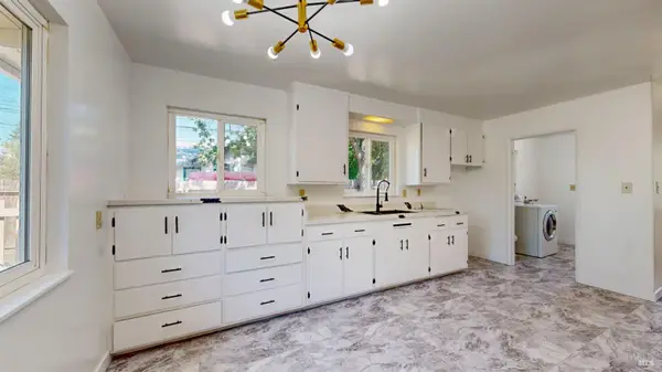 592 South Avenue, Santa Rosa, CA 95407