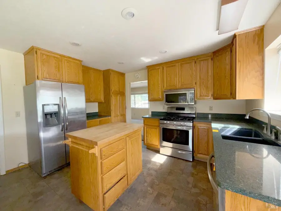 27009 Hawk Court, Willits, CA 95490 - #3