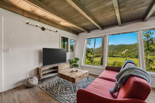 11688 Oak Road, Forestville, CA 95436