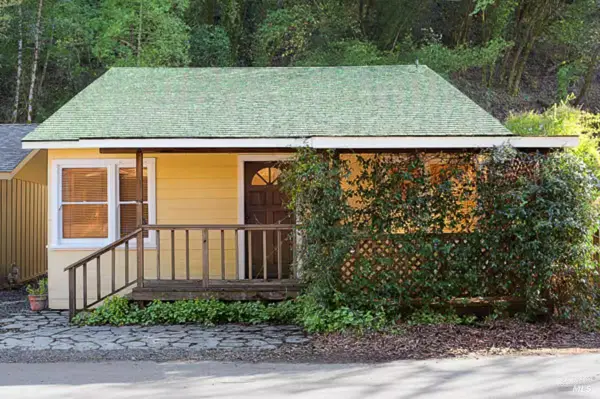 2167 Redwood Drive, Healdsburg, CA 95448