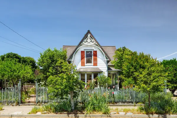 210 W 3rd Street, Cloverdale, CA 95425