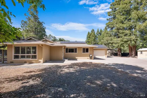 8030 Elphick Road, Sebastopol, CA 95472