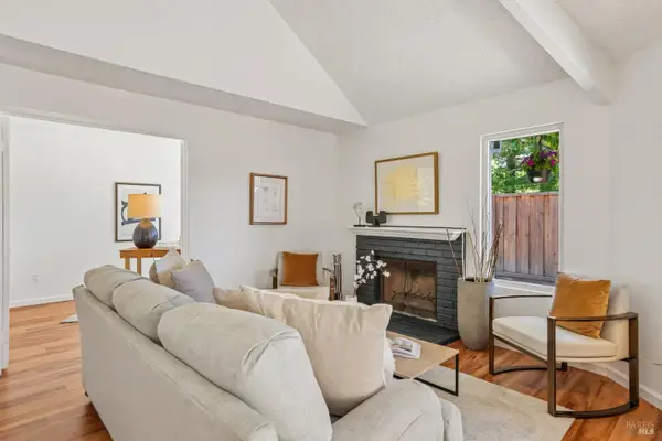 612 Racquet Club Circle, Rohnert Park, CA 94928