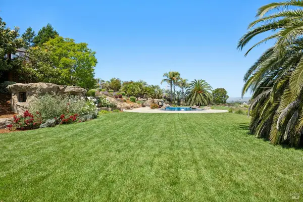 394 Monte Vista Lane, Petaluma, CA 94952