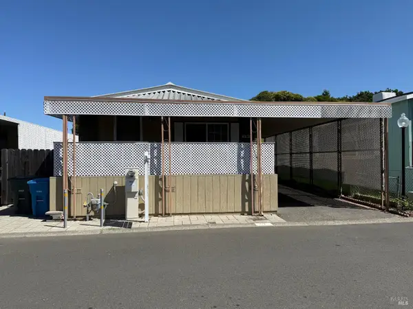 67 Leisure Park Circle, Santa Rosa, CA 95401