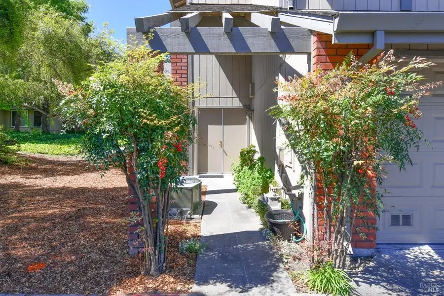 3007 Loma Court, Santa Rosa, CA 95405 - #2