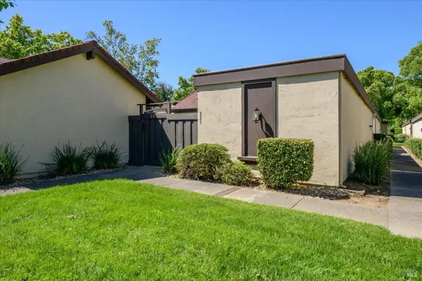 225 Fairoaks Drive, Vacaville, CA 95688