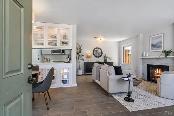 366 Piper Street, Healdsburg, CA 95448