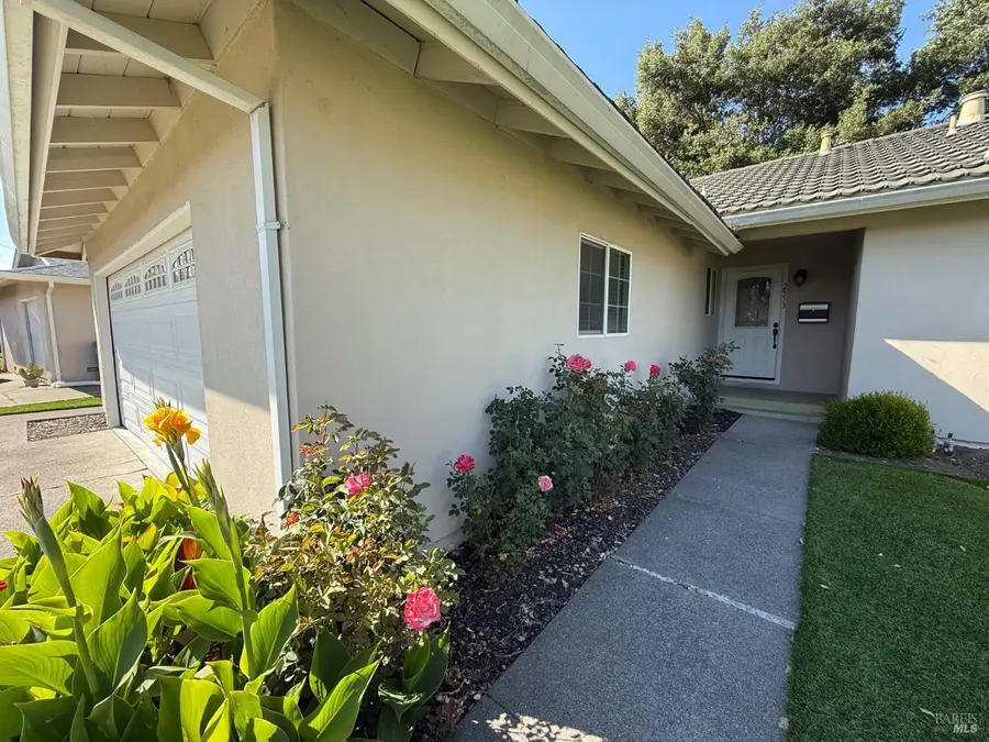 2553 Cactus Avenue, Santa Rosa, CA 95405 - #2