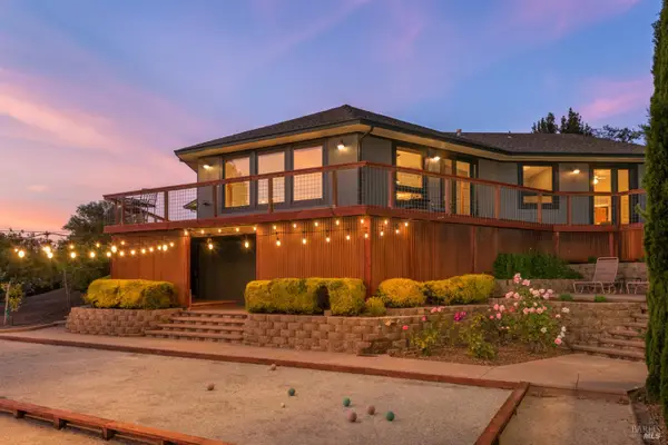 6649 Round Oak Road, Penngrove, CA 94951
