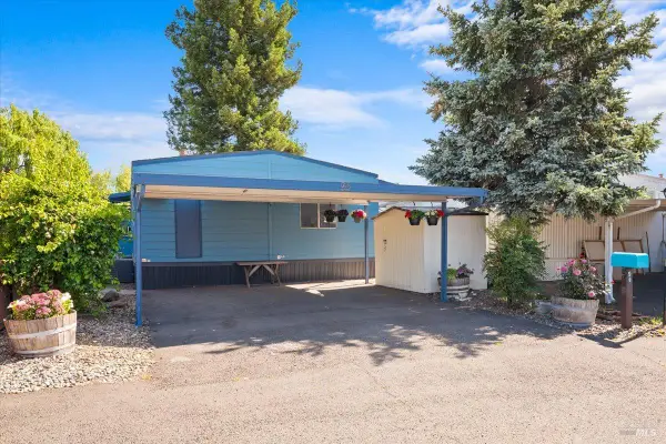 93 Walnut Circle, Rohnert Park, CA 94928