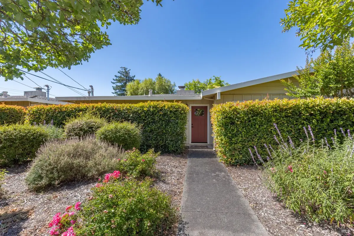 121 W Macarthur Street, Sonoma, CA 95476 - #1