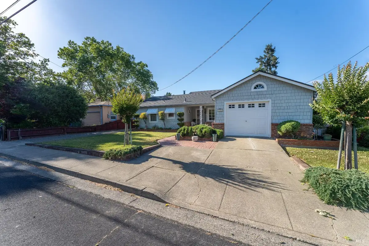 332 Washington Avenue, Ukiah, CA 95482 - #1