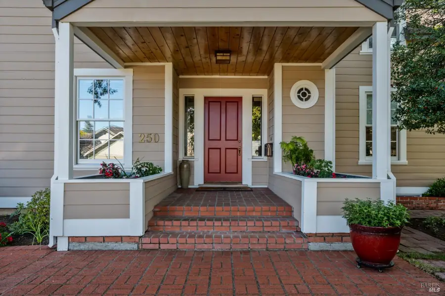 250 N Hope Street, Ukiah, CA 95482 - #3