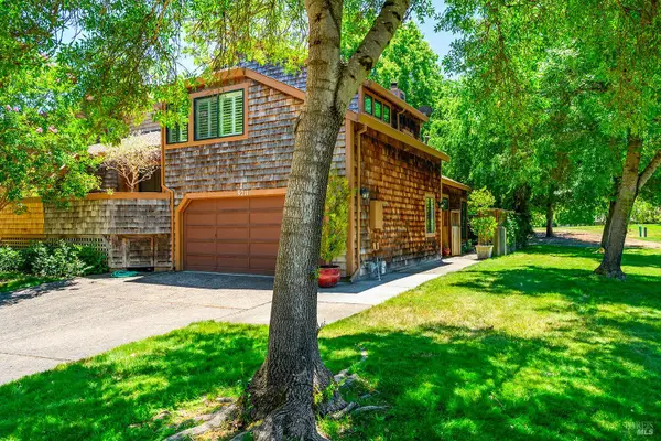 9211 Lakewood Drive, Windsor, CA 95492