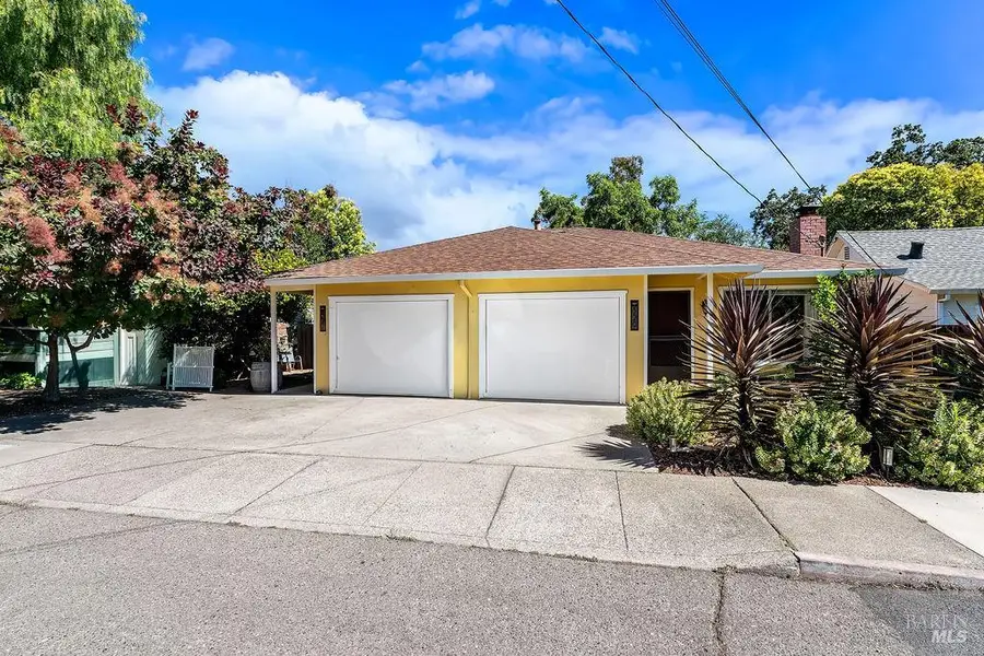 327 Plaza Street, Healdsburg, CA 95448 - #2